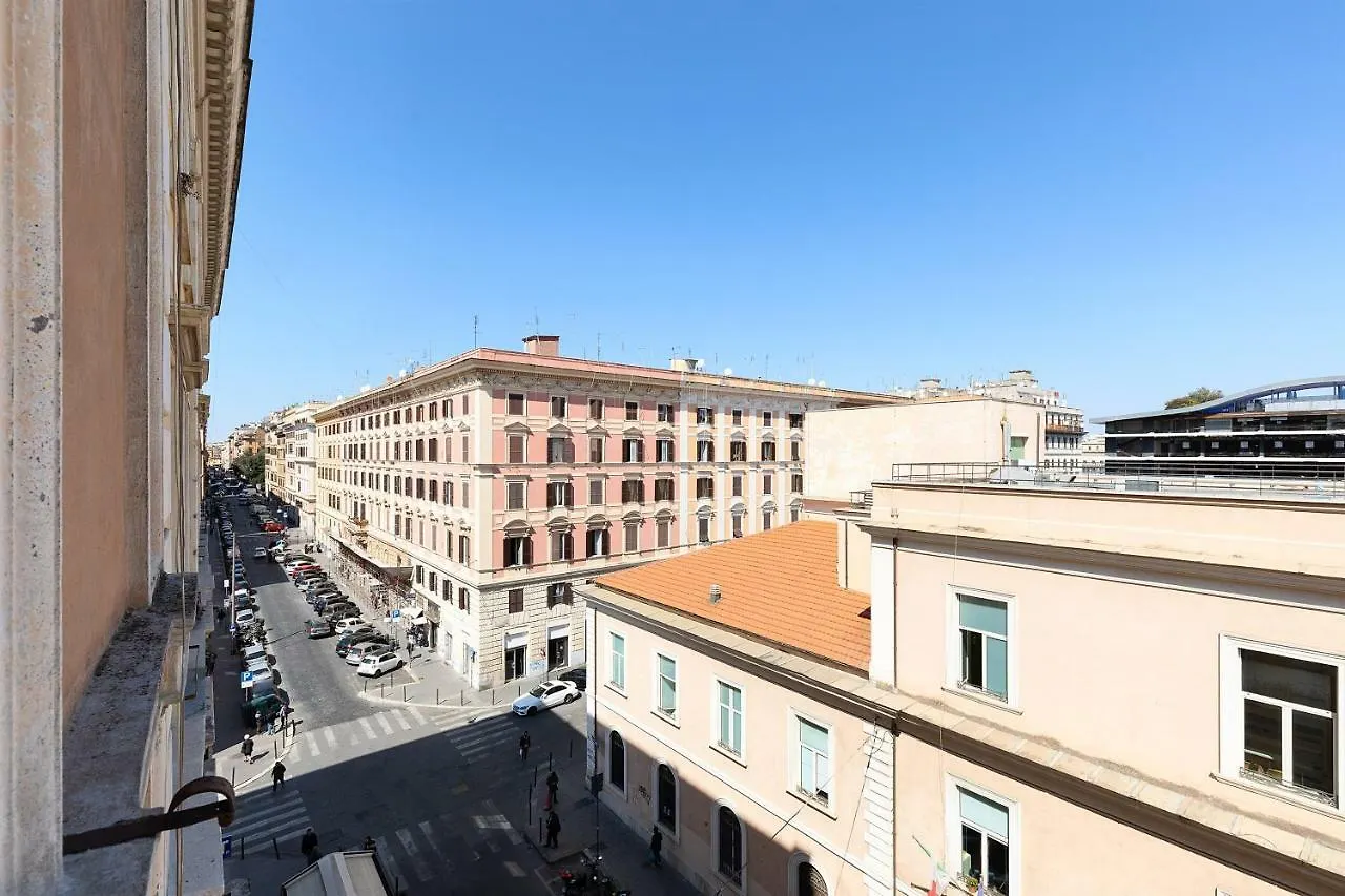 Rome As You Feel - Vittorio Colorful Design Apartment